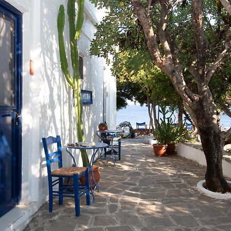 Agriolykos Pension Agios Kirykos  Exterior photo