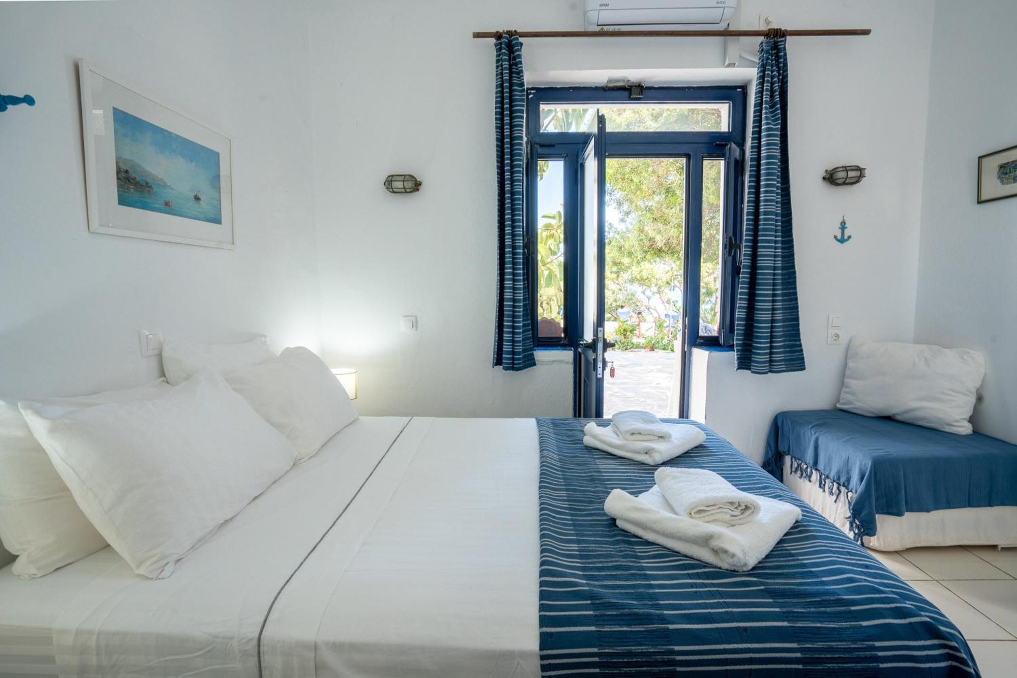 Agriolykos Pension Agios Kirykos  Exterior photo