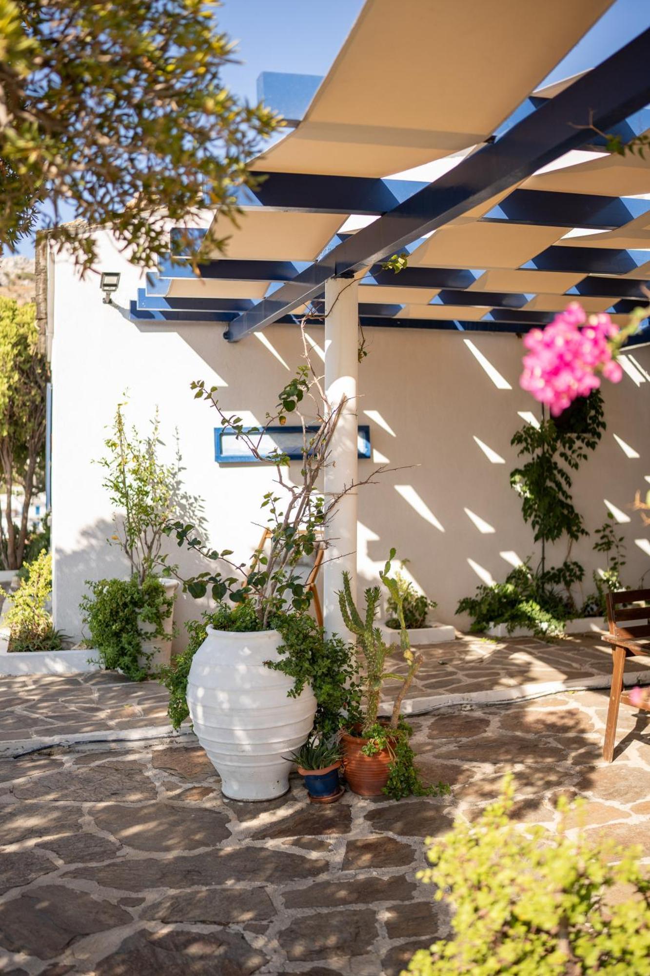 Agriolykos Pension Agios Kirykos  Exterior photo