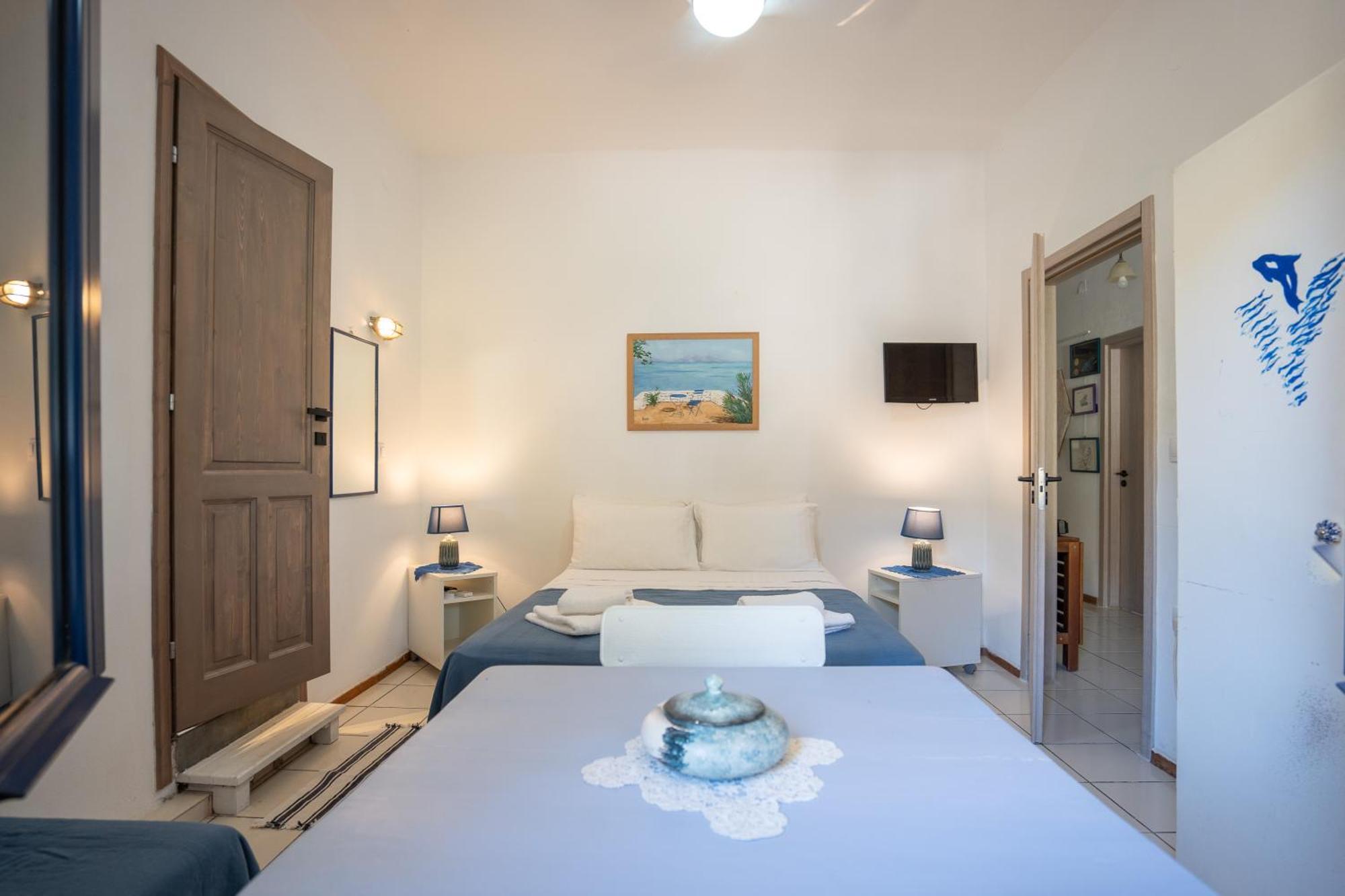 Agriolykos Pension Agios Kirykos  Exterior photo
