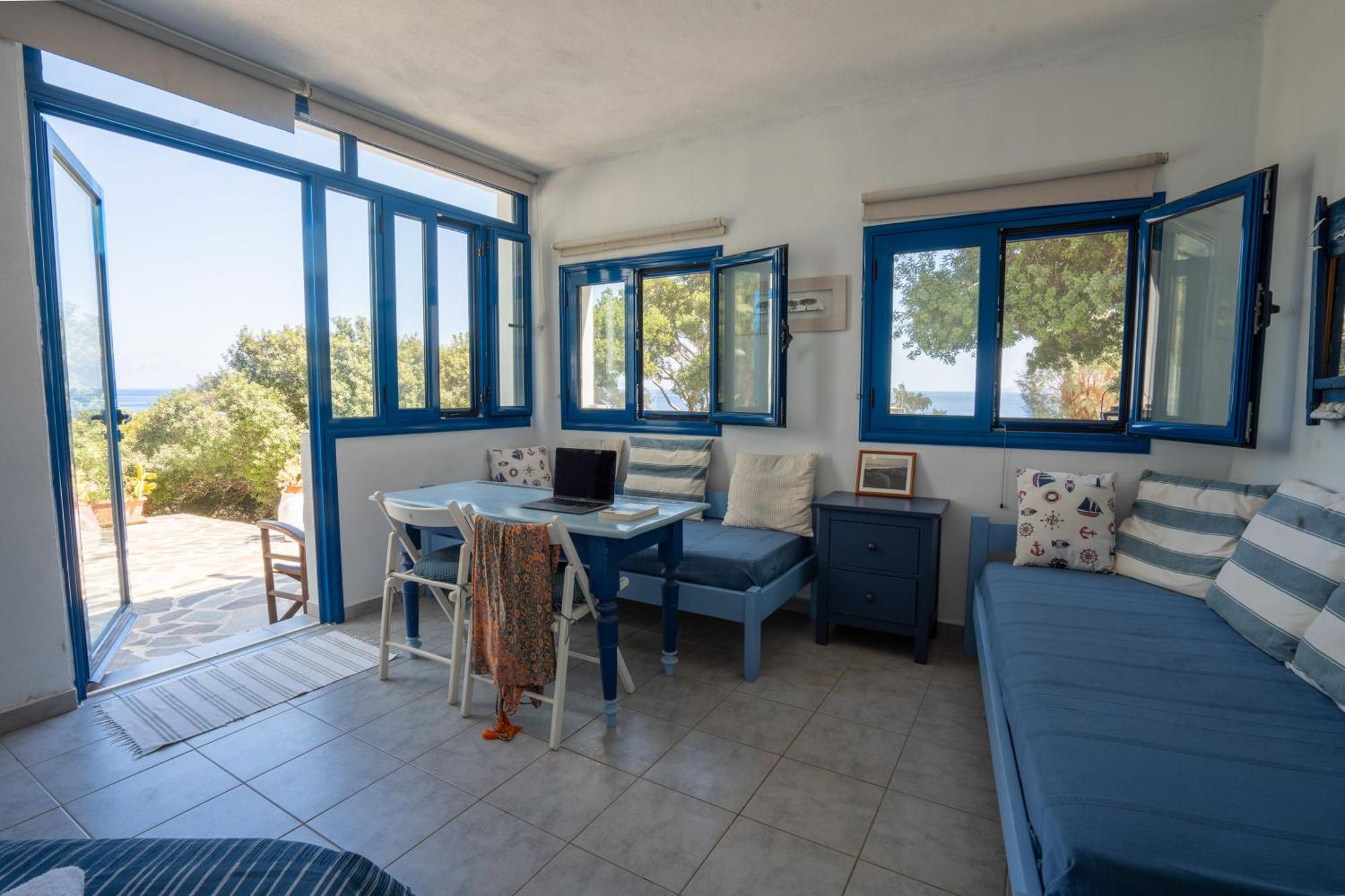 Agriolykos Pension Agios Kirykos  Exterior photo